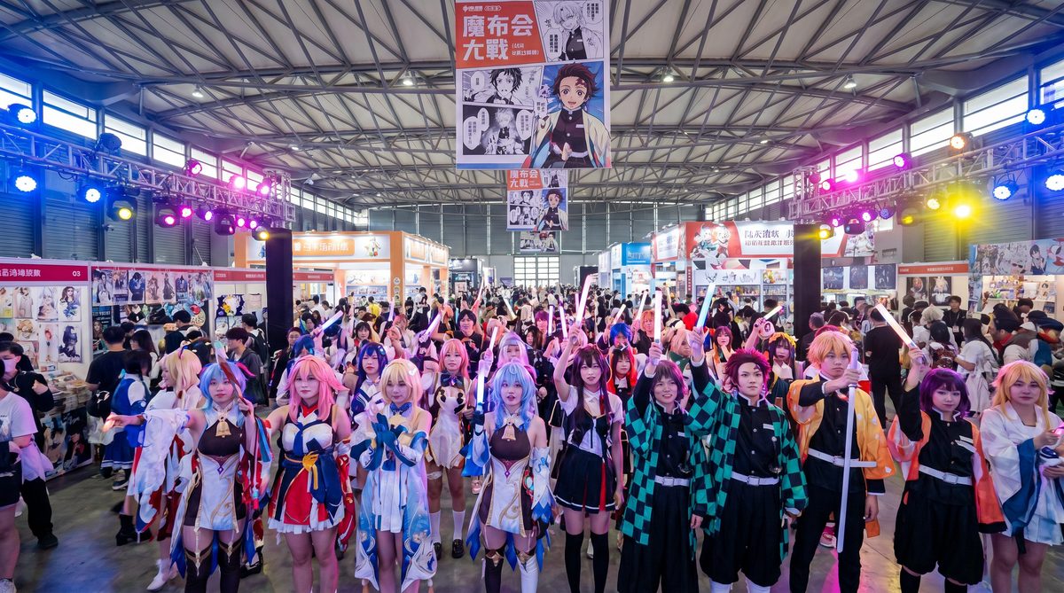 反差眼镜动漫cosplay视频